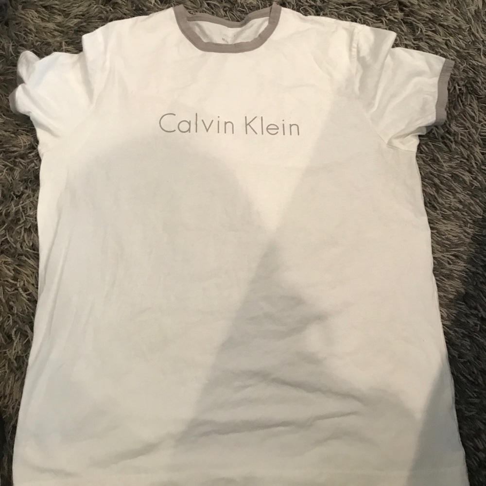 Calvin Klein white t-shirt w/gray trimming M(55c)